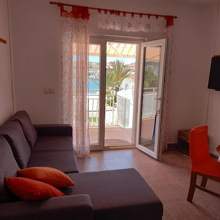 Apartman Rebeka Jezera Exterior photo