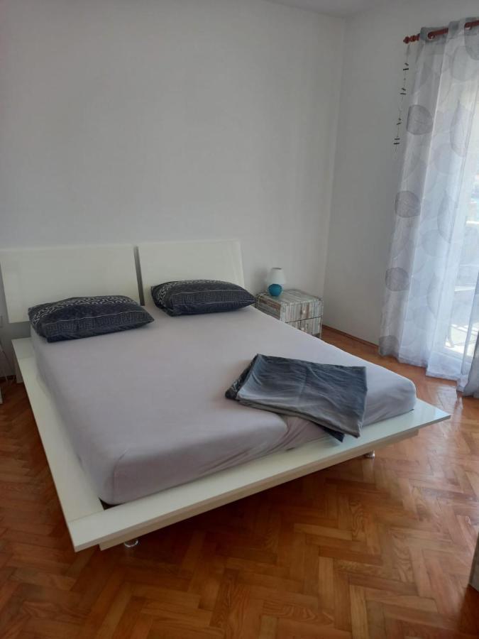 Apartman Rebeka Jezera Exterior photo