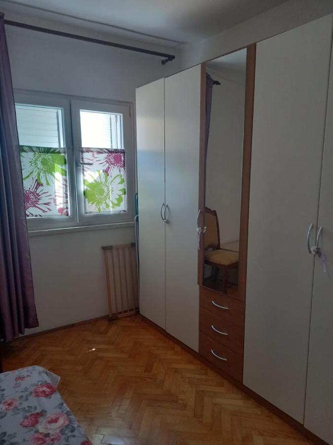 Apartman Rebeka Jezera Exterior photo