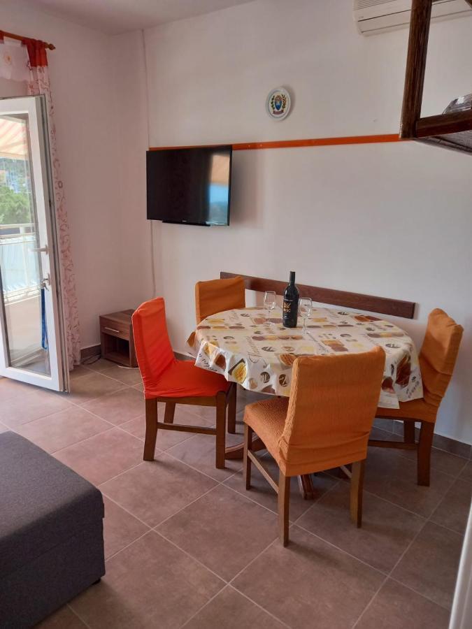 Apartman Rebeka Jezera Exterior photo