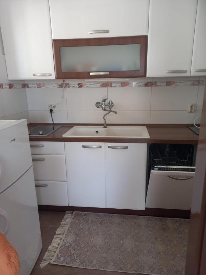 Apartman Rebeka Jezera Exterior photo