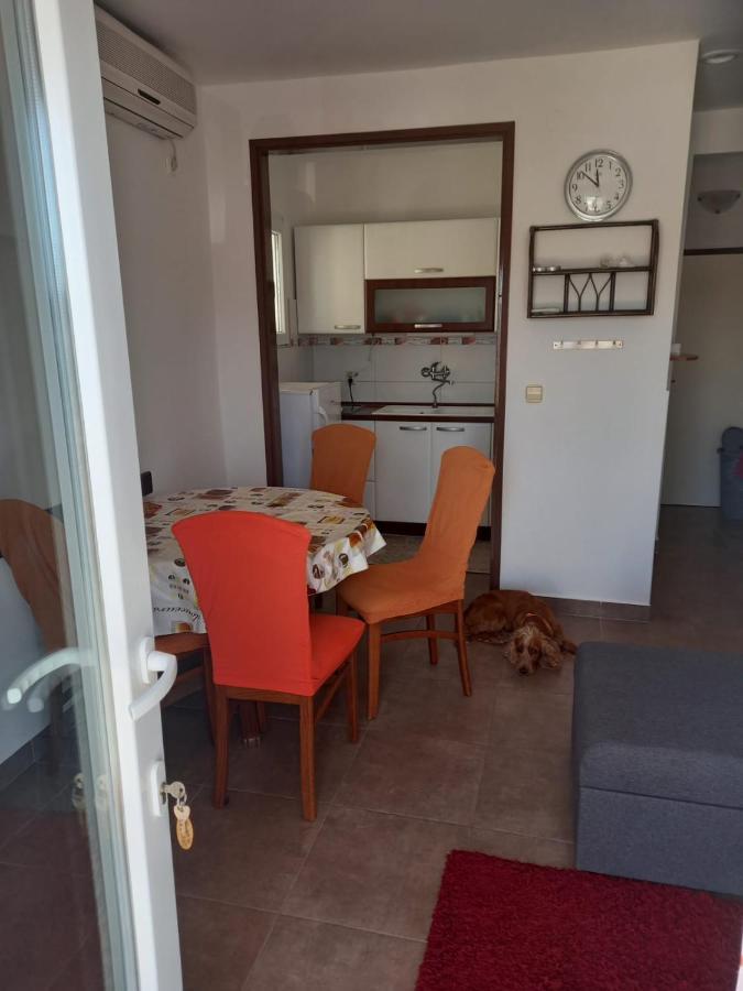 Apartman Rebeka Jezera Exterior photo