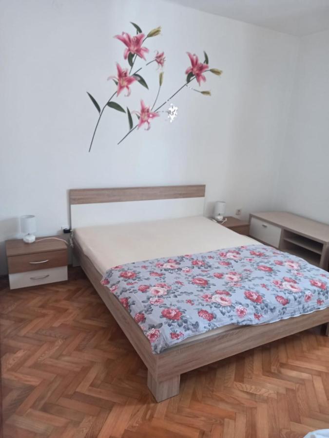 Apartman Rebeka Jezera Exterior photo