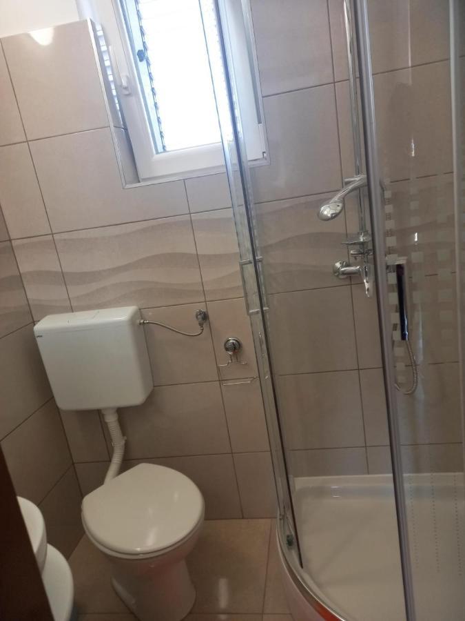 Apartman Rebeka Jezera Exterior photo